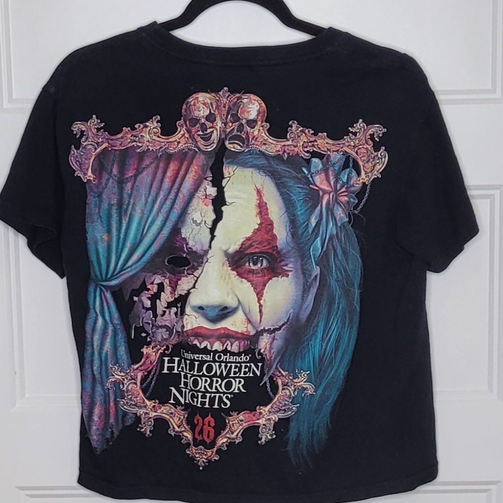 Halloween Horror Nights women's M Cropped Tshirt